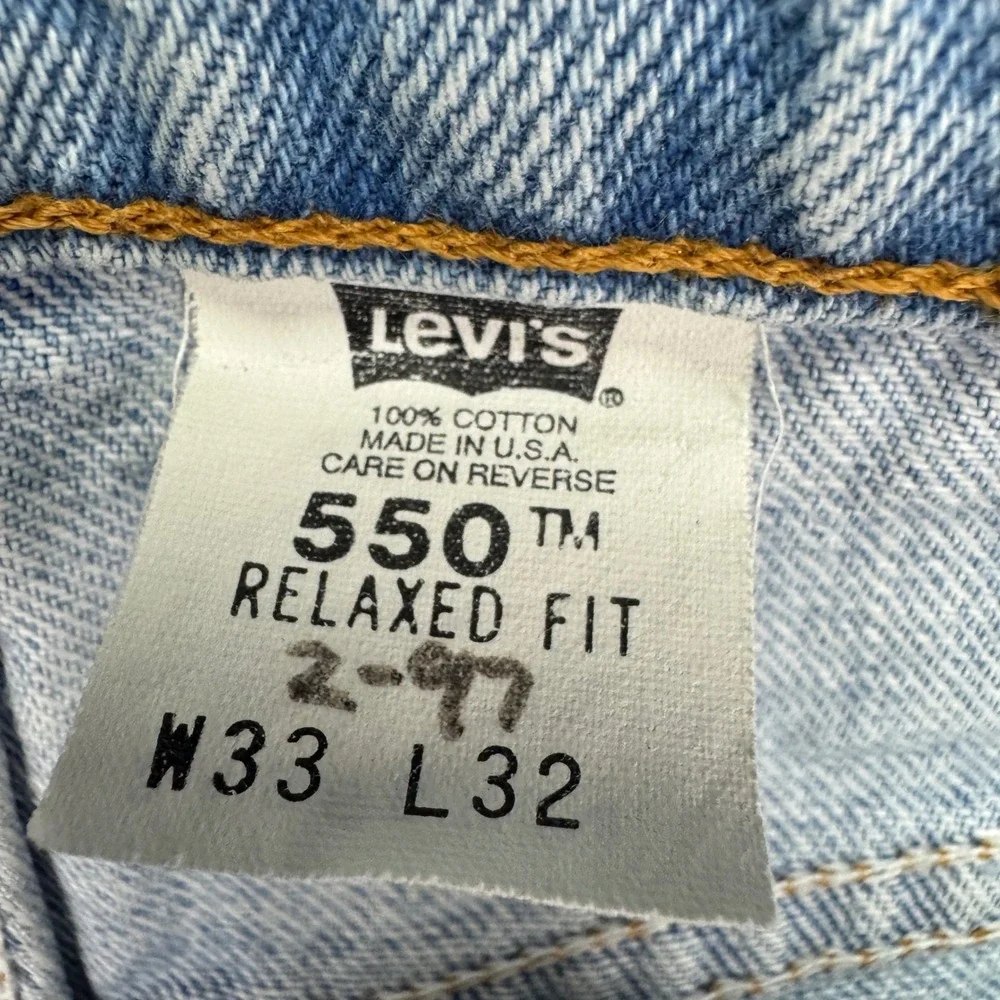 Levis 550 Jeans Mens 33 (30x32) Relaxed Vintage 90s 1996 Made in USA Light Wash
